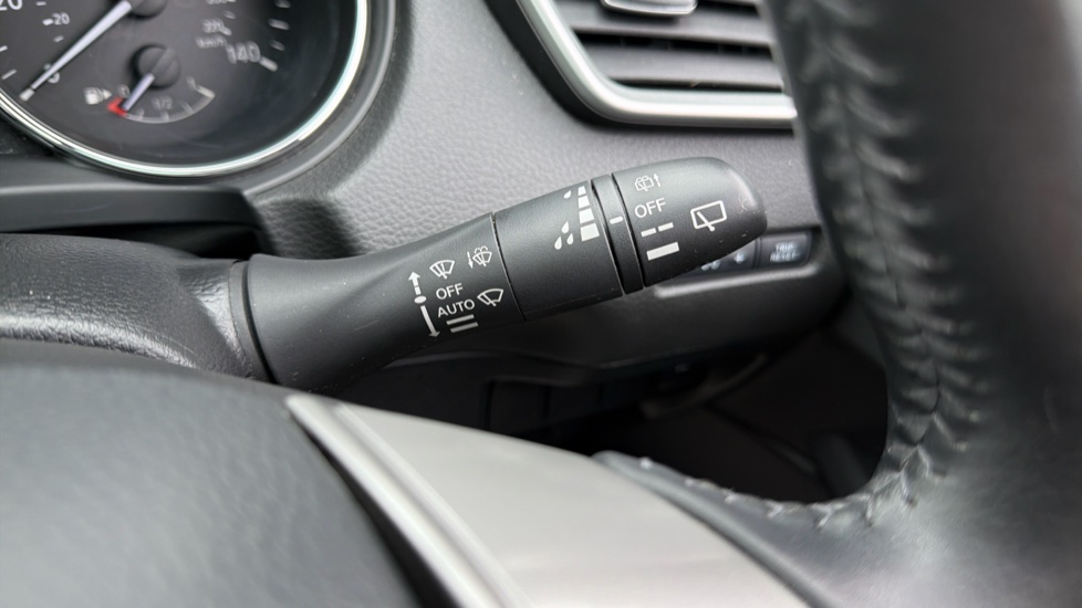 Nissan Qashqai 1.5 dCi Tekna 5dr Diesel Hatchback - Image 25