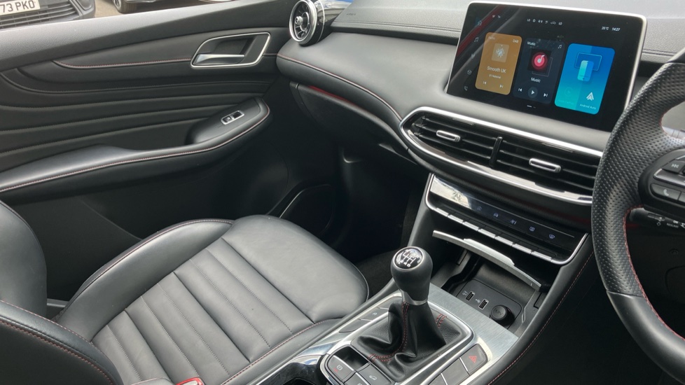 MG HS 1.5 T-GDI Trophy 5dr Petrol Hatchback - Image 14