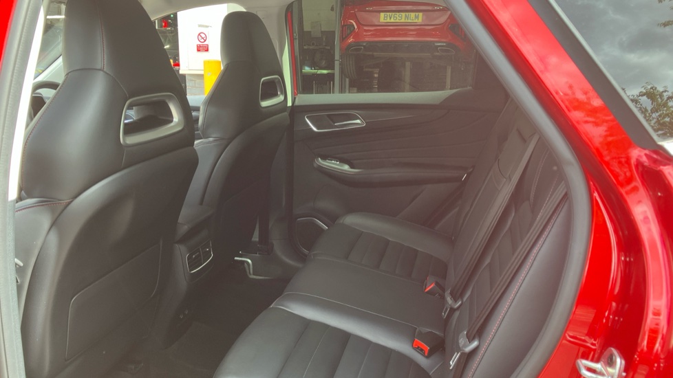 MG HS 1.5 T-GDI Trophy 5dr Petrol Hatchback - Image 16