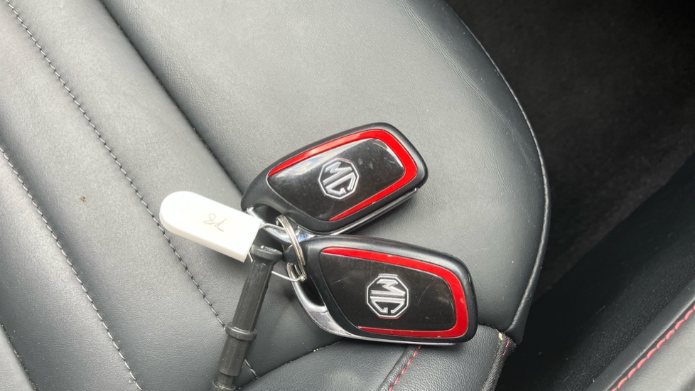 MG HS 1.5 T-GDI Trophy 5dr Petrol Hatchback - Image 20
