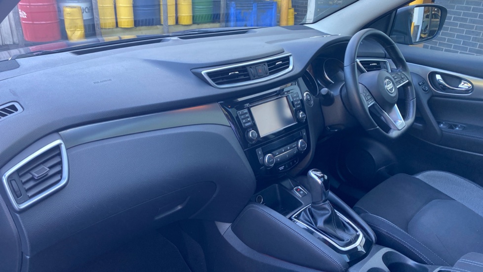 Nissan Qashqai 1.2 DiG-T N-Connecta 5dr Xtronic Petrol Hatchback - Image 9