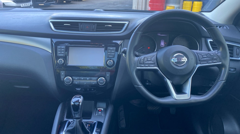 Nissan Qashqai 1.2 DiG-T N-Connecta 5dr Xtronic Petrol Hatchback - Image 10