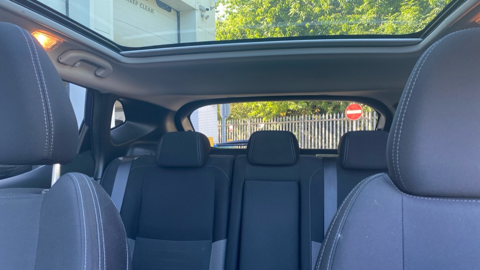 Nissan Qashqai 1.2 DiG-T N-Connecta 5dr Xtronic Petrol Hatchback - Image 15