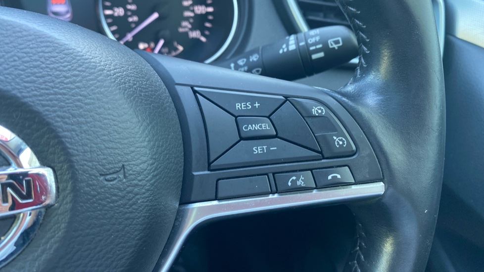 Nissan Qashqai 1.2 DiG-T N-Connecta 5dr Xtronic Petrol Hatchback - Image 22