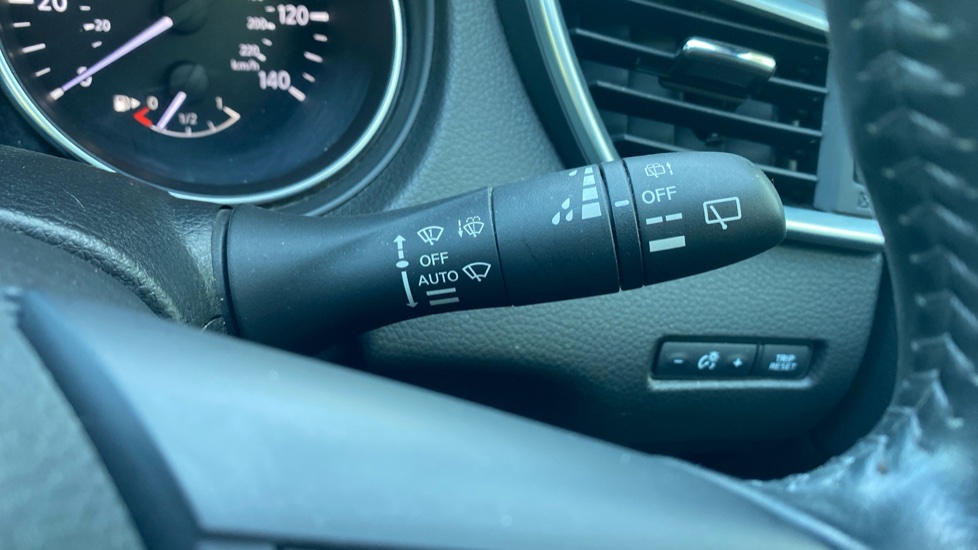 Nissan Qashqai 1.2 DiG-T N-Connecta 5dr Xtronic Petrol Hatchback - Image 23