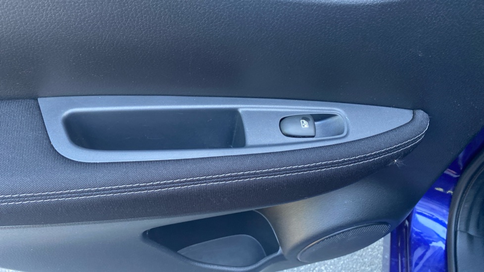 Nissan Qashqai 1.2 DiG-T N-Connecta 5dr Xtronic Petrol Hatchback - Image 37