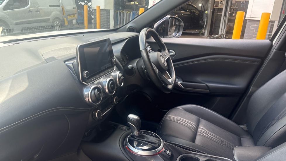 Nissan Juke 1.0 DiG-T 114 Tekna 5dr DCT Petrol Hatchback - Image 9