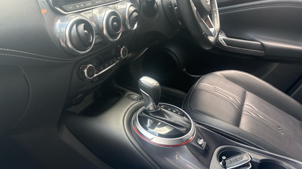 Nissan Juke 1.0 DiG-T 114 Tekna 5dr DCT Petrol Hatchback - Image 13
