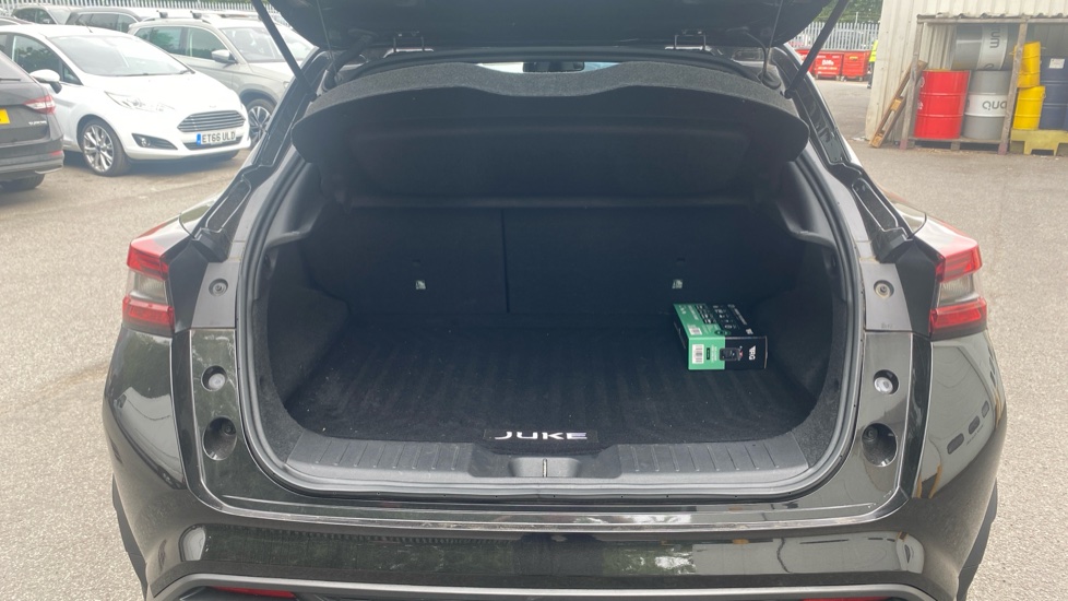 Nissan Juke 1.6 Hybrid Tekna 5dr Auto Hybrid Hatchback - Image 4