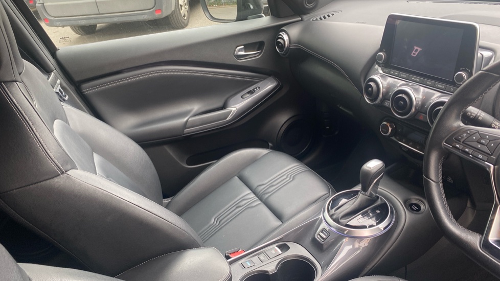 Nissan Juke 1.6 Hybrid Tekna 5dr Auto Hybrid Hatchback - Image 14