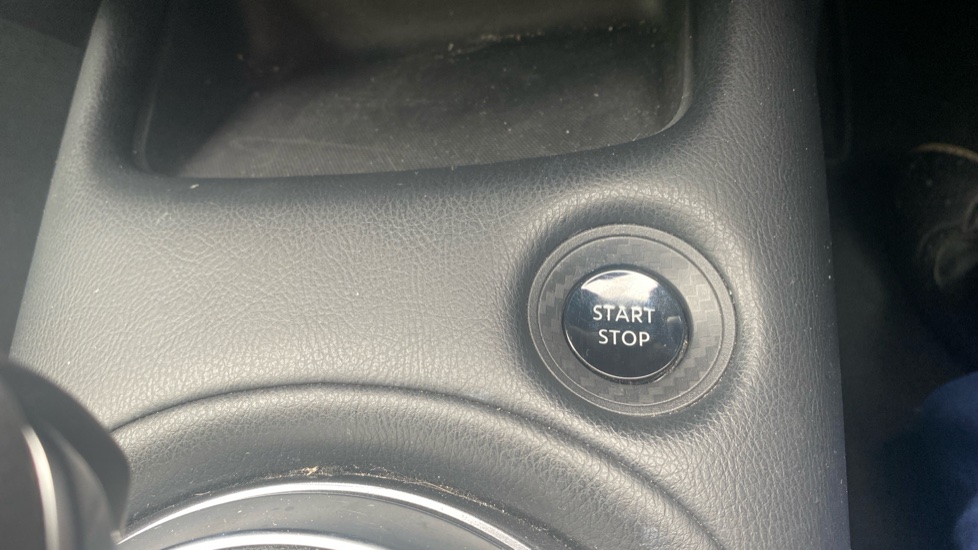Nissan Juke 1.6 Hybrid Tekna 5dr Auto Hybrid Hatchback - Image 31