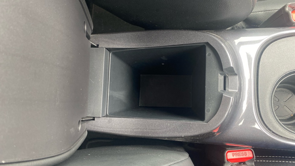 Nissan Juke 1.6 Hybrid Tekna 5dr Auto Hybrid Hatchback - Image 33