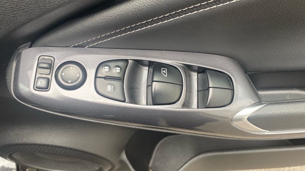 Nissan Juke 1.6 Hybrid Tekna 5dr Auto Hybrid Hatchback - Image 35