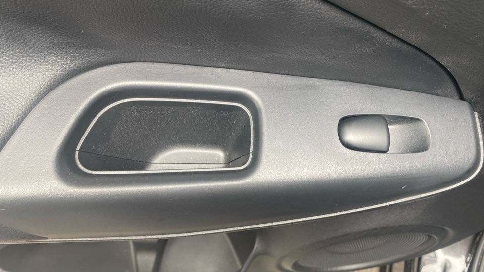 Nissan Juke 1.6 Hybrid Tekna 5dr Auto Hybrid Hatchback - Image 41