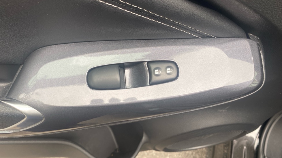 Nissan Juke 1.6 Hybrid Tekna 5dr Auto Hybrid Hatchback - Image 42