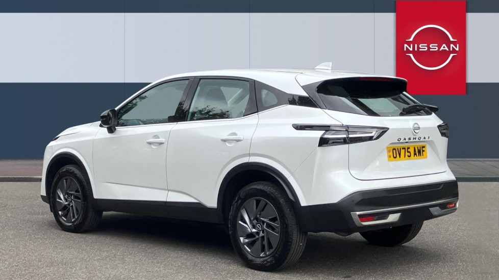 Nissan Qashqai 1.3 DiG-T MH Acenta Premium 5dr Petrol Hatchback - Image 2