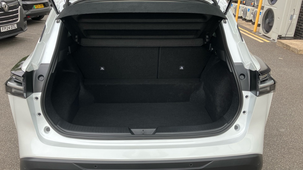 Nissan Qashqai 1.3 DiG-T MH Acenta Premium 5dr Petrol Hatchback - Image 4
