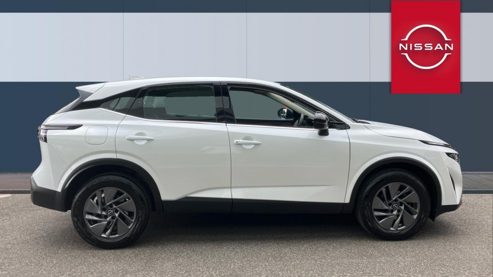 Nissan Qashqai 1.3 DiG-T MH Acenta Premium 5dr Petrol Hatchback - Image 5