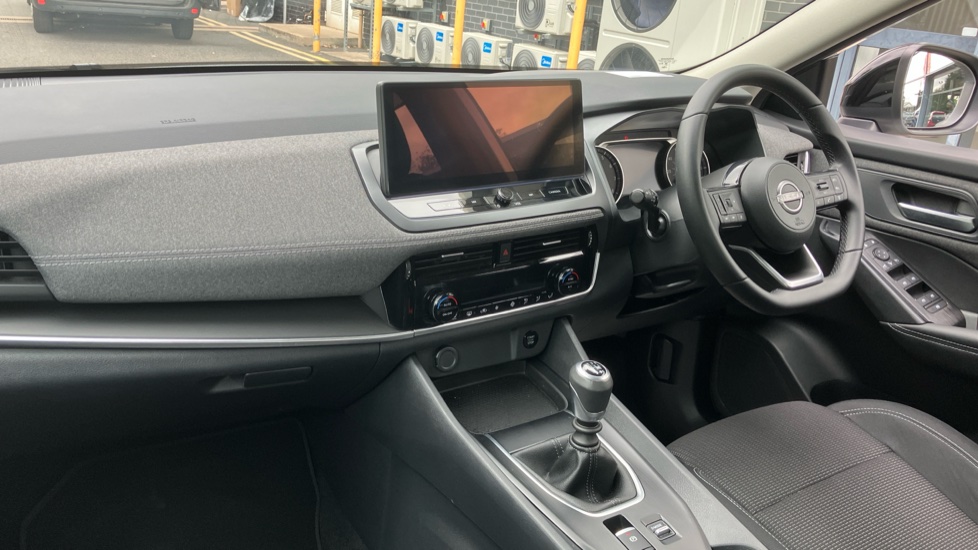 Nissan Qashqai 1.3 DiG-T MH Acenta Premium 5dr Petrol Hatchback - Image 9