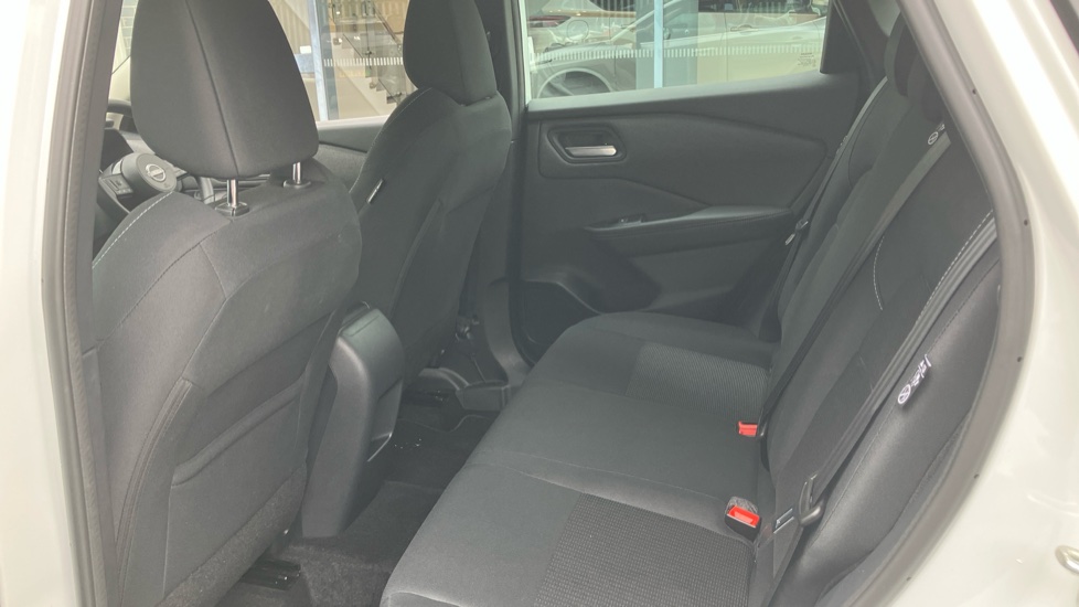 Nissan Qashqai 1.3 DiG-T MH Acenta Premium 5dr Petrol Hatchback - Image 16