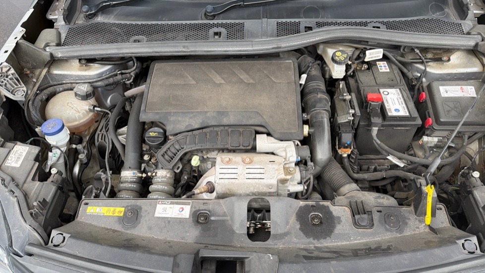 Peugeot 2008 1.2 PureTech 130 Allure Premium 5dr Petrol Estate - Image 8