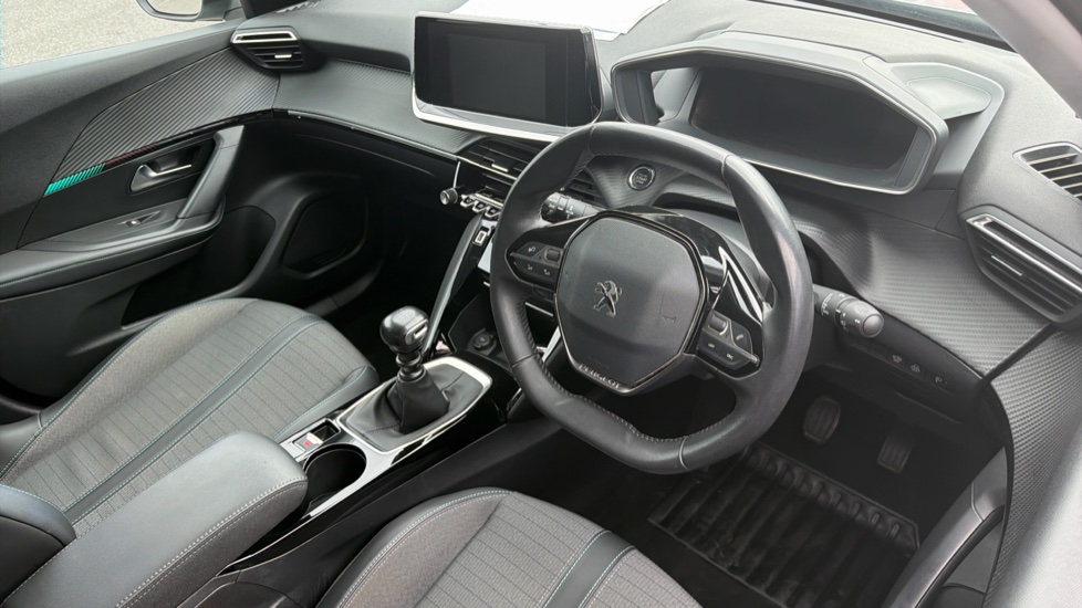 Peugeot 2008 1.2 PureTech 130 Allure Premium 5dr Petrol Estate - Image 11
