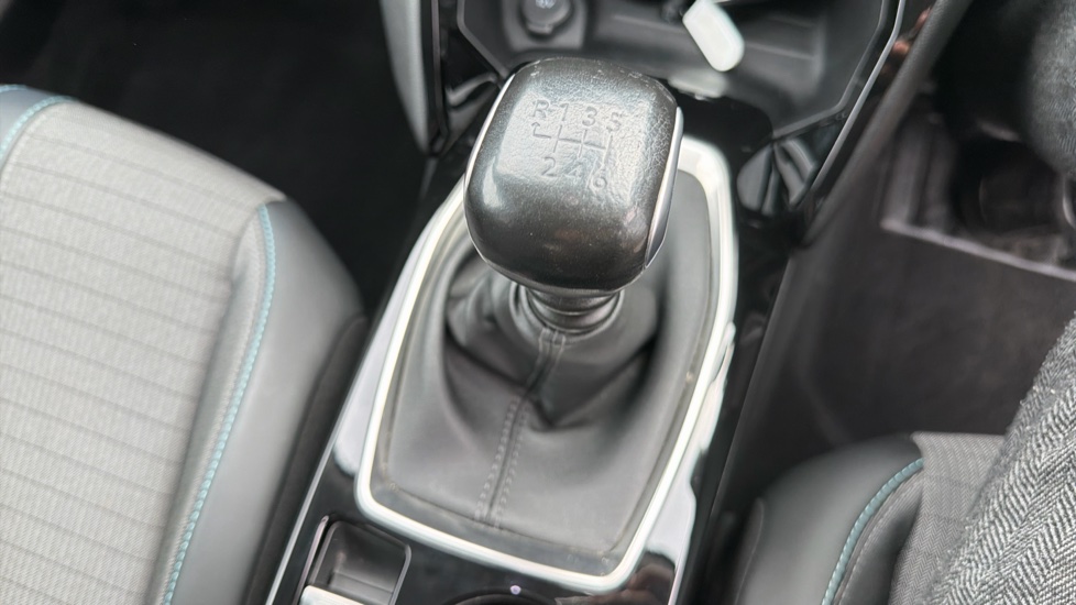 Peugeot 2008 1.2 PureTech 130 Allure Premium 5dr Petrol Estate - Image 13