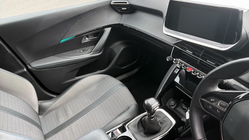 Peugeot 2008 1.2 PureTech 130 Allure Premium 5dr Petrol Estate - Image 14