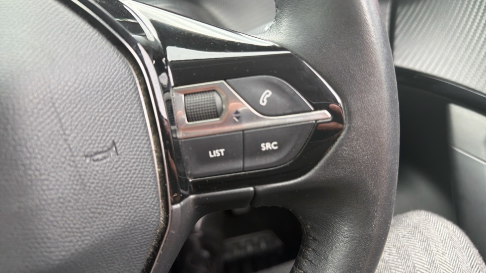 Peugeot 2008 1.2 PureTech 130 Allure Premium 5dr Petrol Estate - Image 22