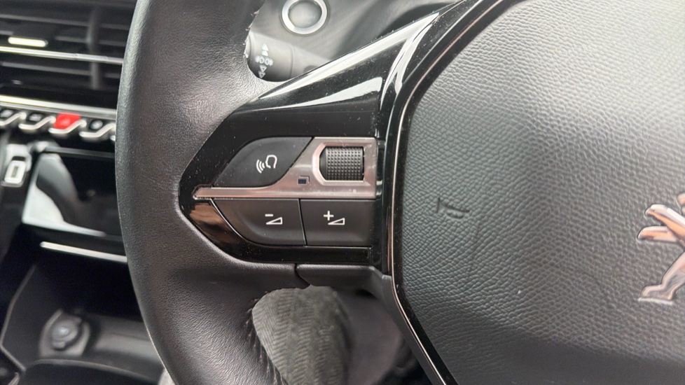 Peugeot 2008 1.2 PureTech 130 Allure Premium 5dr Petrol Estate - Image 23
