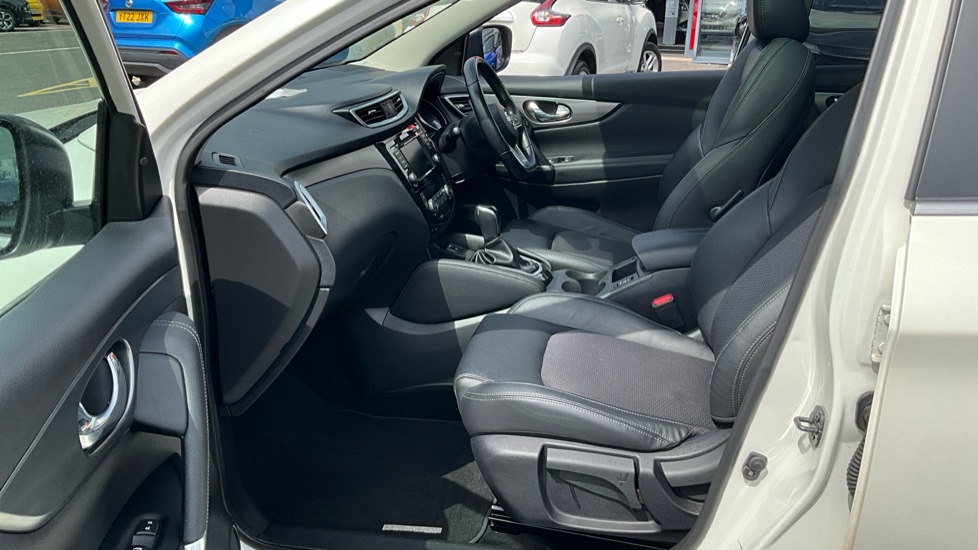 Nissan Qashqai 1.5 dCi 115 Tekna 5dr DCT Diesel Hatchback - Image 23