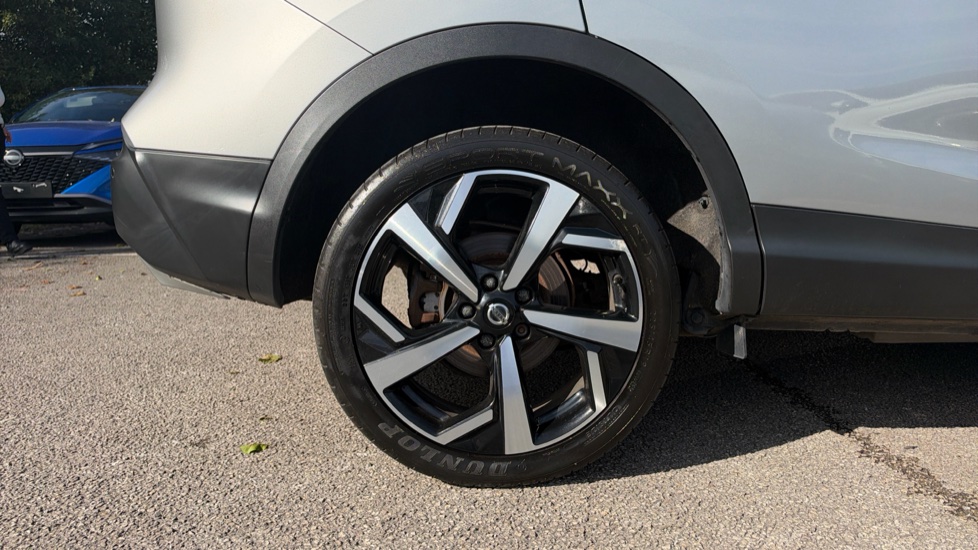 Nissan Qashqai 1.3 DiG-T Tekna 5dr Petrol Hatchback - Image 7