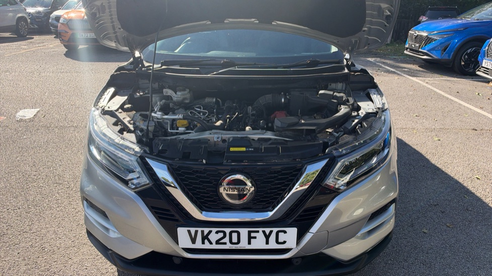 Nissan Qashqai 1.3 DiG-T Tekna 5dr Petrol Hatchback - Image 8