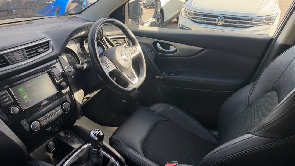 Nissan Qashqai 1.3 DiG-T Tekna 5dr Petrol Hatchback - Image 9