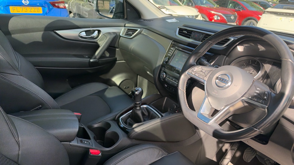Nissan Qashqai 1.3 DiG-T Tekna 5dr Petrol Hatchback - Image 11