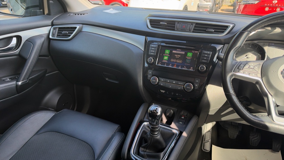Nissan Qashqai 1.3 DiG-T Tekna 5dr Petrol Hatchback - Image 14