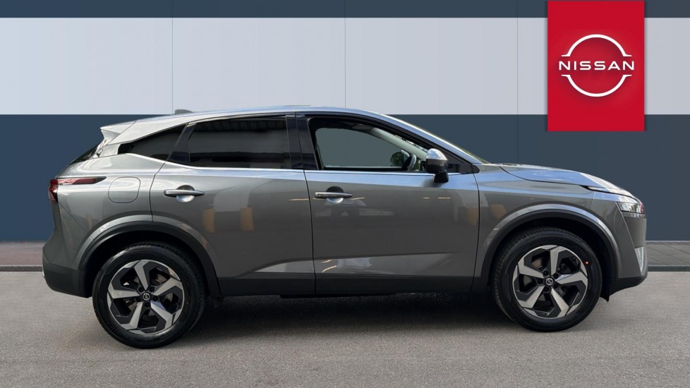 Nissan Qashqai 1.3 DiG-T MH N-Connecta 5dr Petrol Hatchback - Image 5
