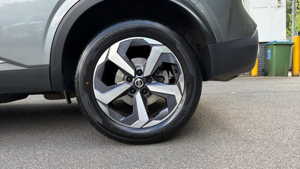 Nissan Qashqai 1.3 DiG-T MH N-Connecta 5dr Petrol Hatchback - Image 7