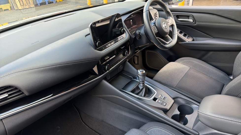 Nissan Qashqai 1.3 DiG-T MH N-Connecta 5dr Petrol Hatchback - Image 9