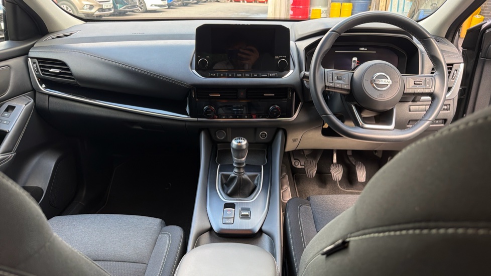 Nissan Qashqai 1.3 DiG-T MH N-Connecta 5dr Petrol Hatchback - Image 10