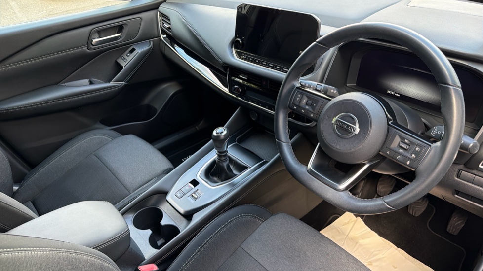 Nissan Qashqai 1.3 DiG-T MH N-Connecta 5dr Petrol Hatchback - Image 11