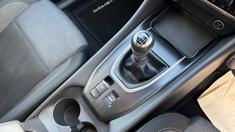 Nissan Qashqai 1.3 DiG-T MH N-Connecta 5dr Petrol Hatchback - Image 13