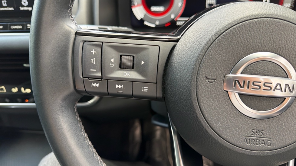 Nissan Qashqai 1.3 DiG-T MH N-Connecta 5dr Petrol Hatchback - Image 24