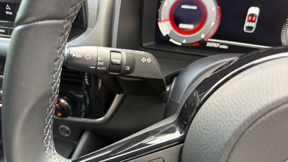 Nissan Qashqai 1.3 DiG-T MH N-Connecta 5dr Petrol Hatchback - Image 25