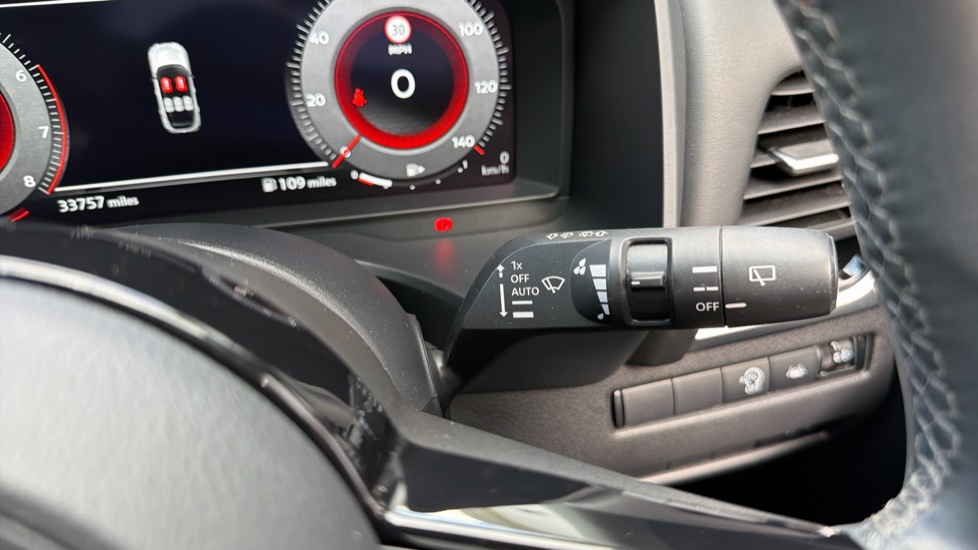 Nissan Qashqai 1.3 DiG-T MH N-Connecta 5dr Petrol Hatchback - Image 26