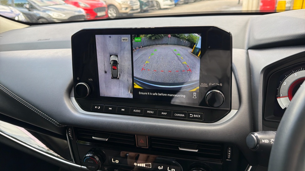 Nissan Qashqai 1.3 DiG-T MH N-Connecta 5dr Petrol Hatchback - Image 27