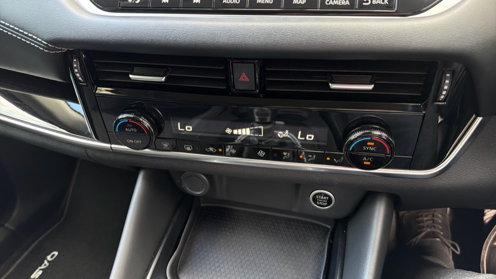 Nissan Qashqai 1.3 DiG-T MH N-Connecta 5dr Petrol Hatchback - Image 29