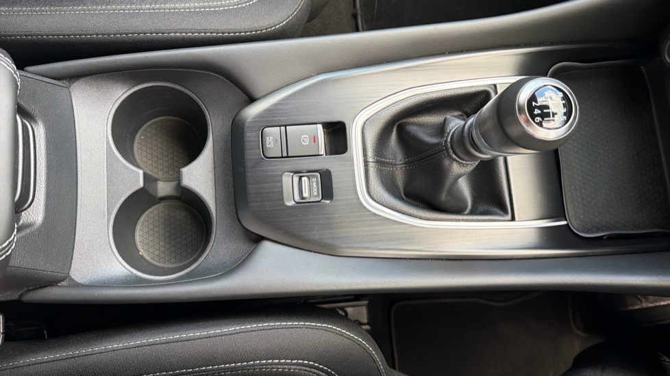 Nissan Qashqai 1.3 DiG-T MH N-Connecta 5dr Petrol Hatchback - Image 30