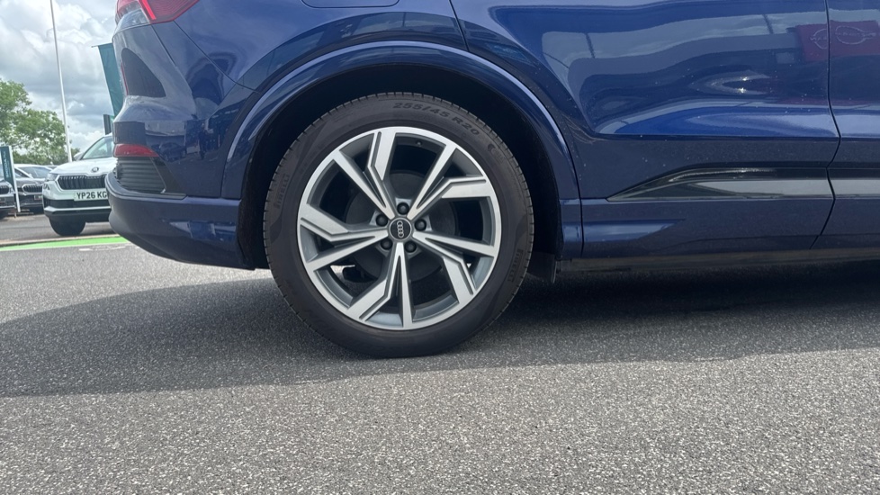 Audi Q4 e-tron 220kW 50 Quattro 82.77kWh Edition 1 5dr Auto Electric Estate - Image 7
