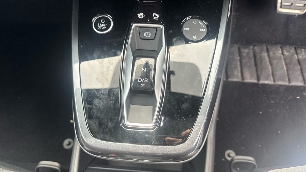 Audi Q4 e-tron 220kW 50 Quattro 82.77kWh Edition 1 5dr Auto Electric Estate - Image 13